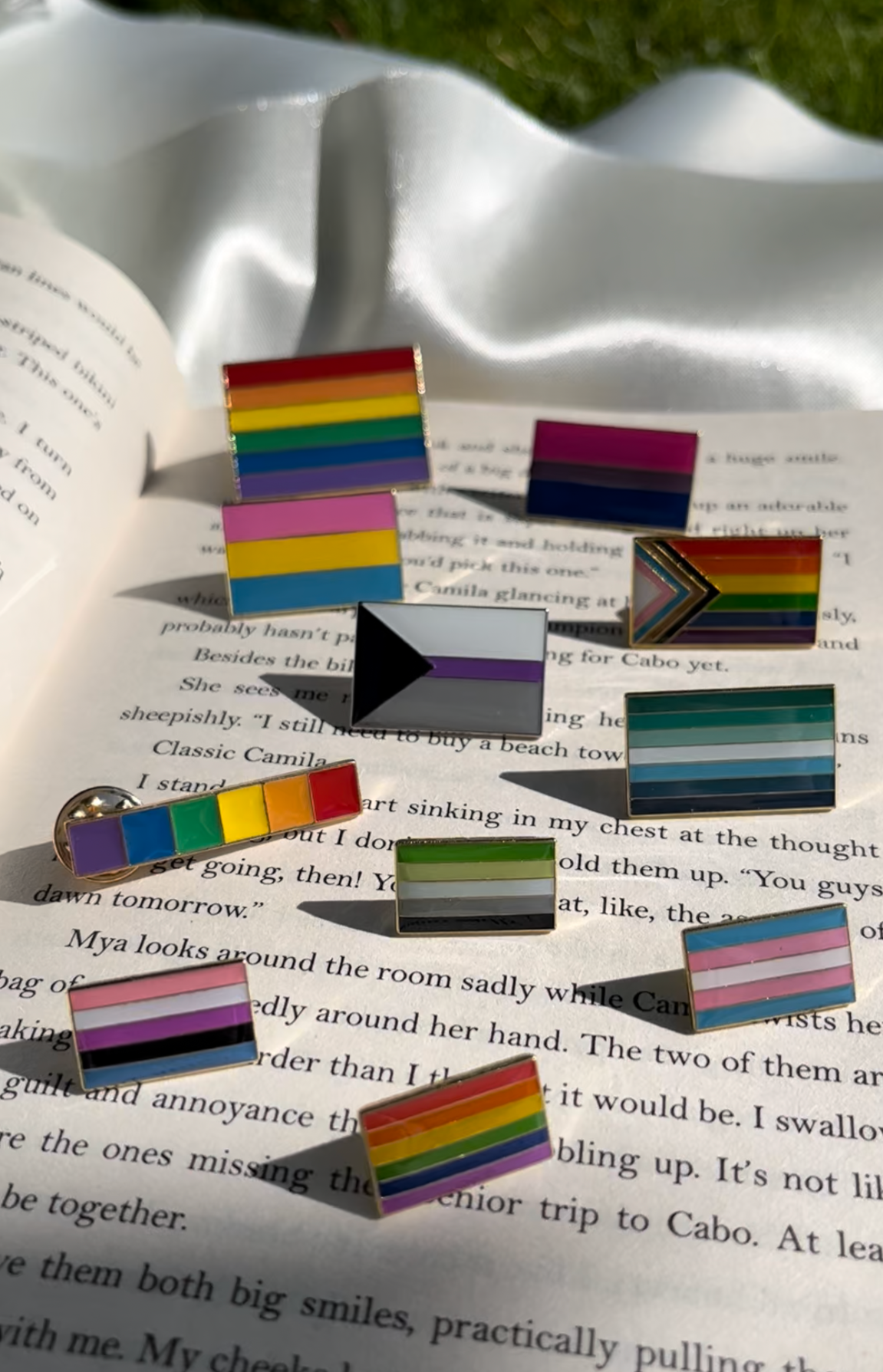 Pride Flagge Pin, Pride Flag Buttons, LGBTQ+ Pins