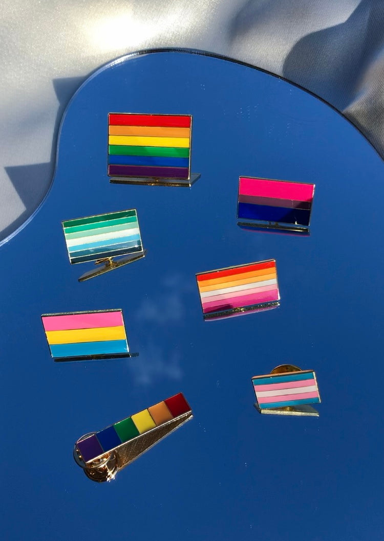 Pride Flagge Pin, Pride Flag Buttons, LGBTQ+ Pins