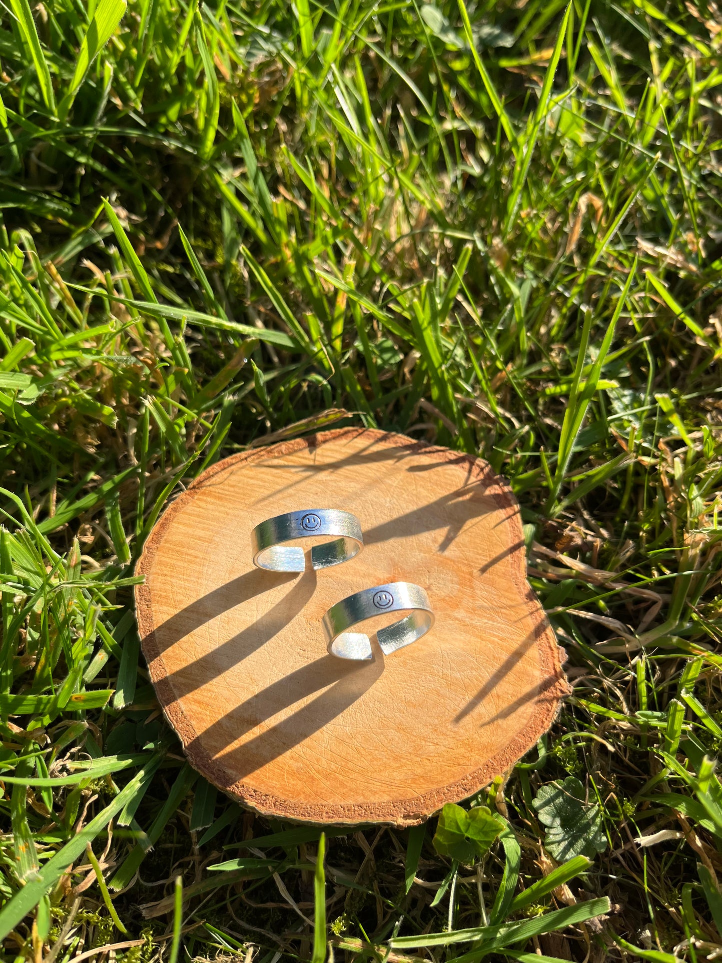 Smiley Ring aus Aluminium, größenverstellbar