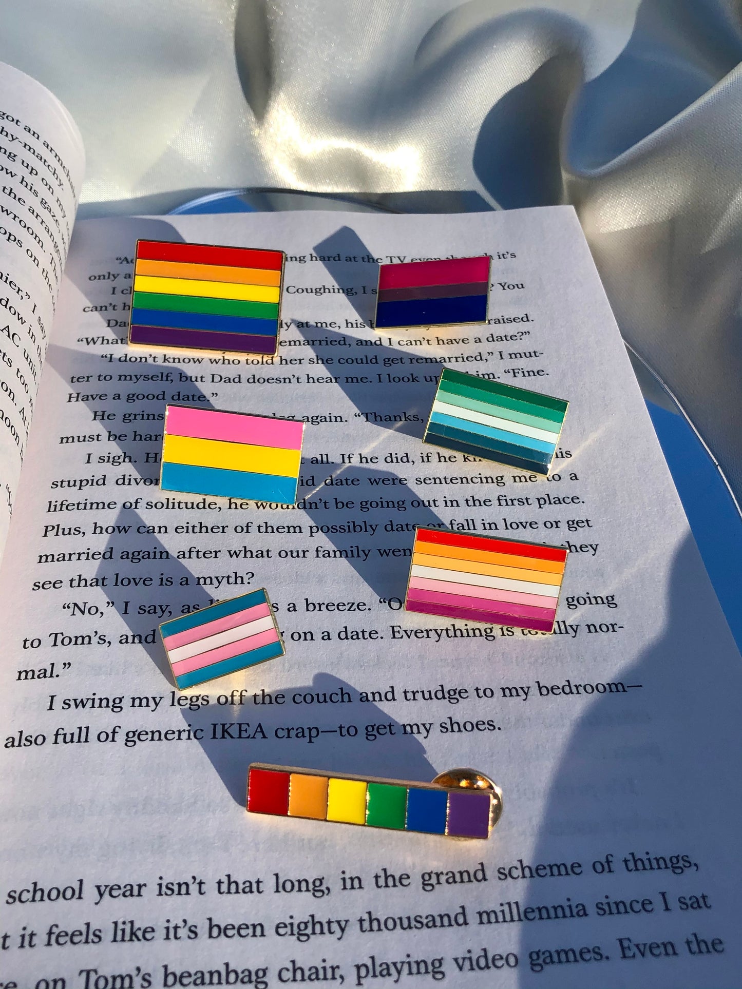 Pride Flagge Pin, Pride Flag Buttons, LGBTQ+ Pins